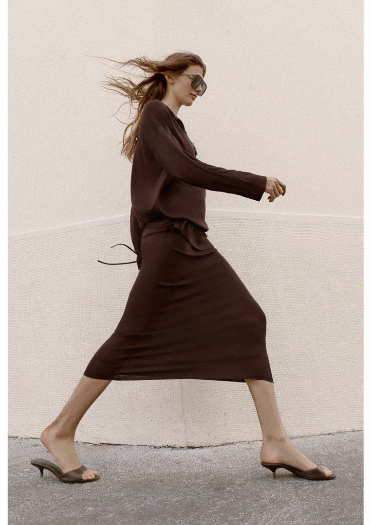 Zara long skirt (Category: Announcements) located in Las Pinas. Submitted by silvader (Listing ID 1453849543, Image 2). Description: Brand new with tag Knitted Medium Drawstring Chocolate brown Store bought .