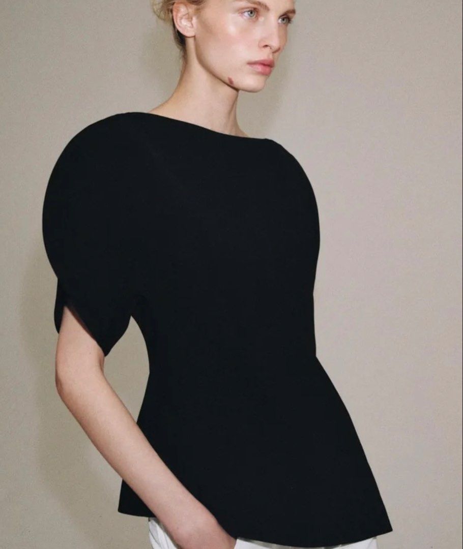 Zara Puff Sleeve Top ZW COLLECTION (Category: Blouses) located in Pasig City. Submitted by redeem (Listing ID 1453858250, Image 2). Description: AVAILABLE ON HAND‼️ BRAND NEW WITH TAG‼️ Description: ZARA WOMAN COLLECTION Boat neck top with puff sleeves and slits. Asymmetric hem. Back zip fastening concealed in the seam. SIZE: MEDIUM.