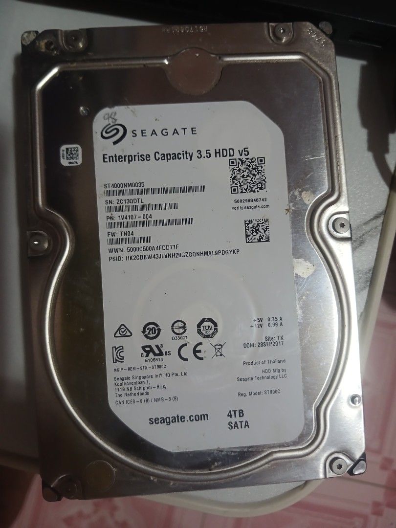 1TB &4TB (Category: Hard Disks & Thumbdrives) located in Pasig City. Submitted by tephen1 (Listing ID 1454093702, Image 1). Description: seagate skyhawl/ enterprice pm lang price nyo take all.