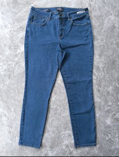 (Category: ) located in . Submitted by thriftkobicolshop (Listing ID 1454012029, Image 1). Description: .