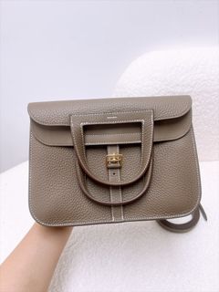 （分類：）位於 。 由 heras.luxury 提交（商品編號 1454151372，圖片 1）。簡介： 。