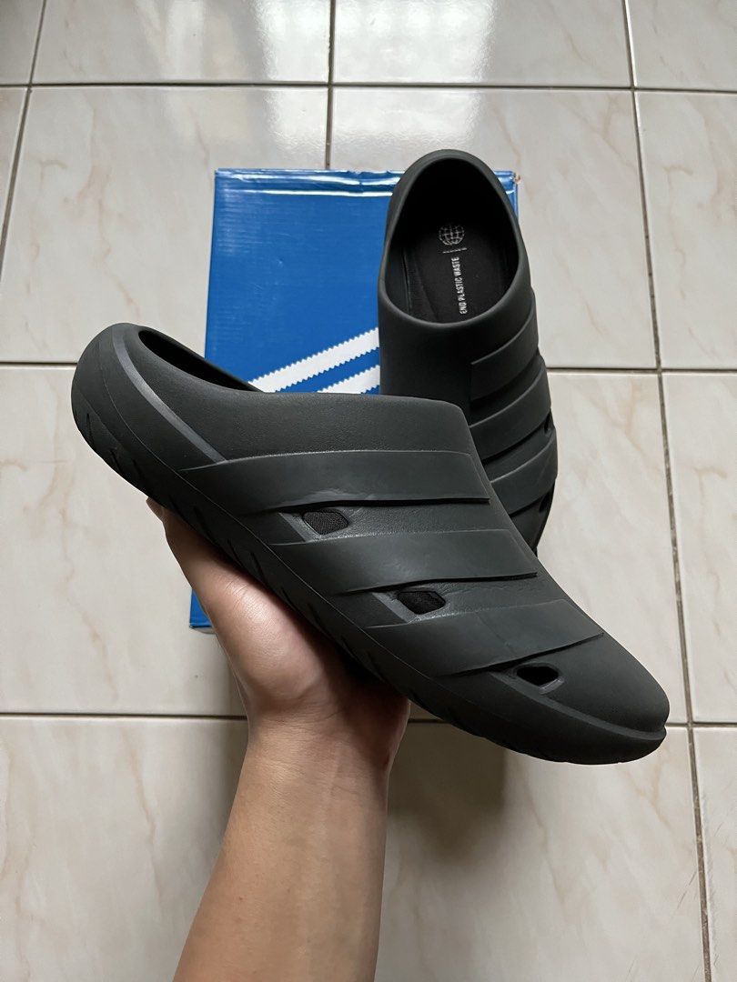 Adidas Adicane Clogs Black (Category: Slippers & Slides) located in Calapan. Submitted by clothing_shoes24 (Listing ID 1454092705, Image 2). Description: Adidas Adicane Clogs Black 850 Size 11 US Mens in a very good condition no box.
