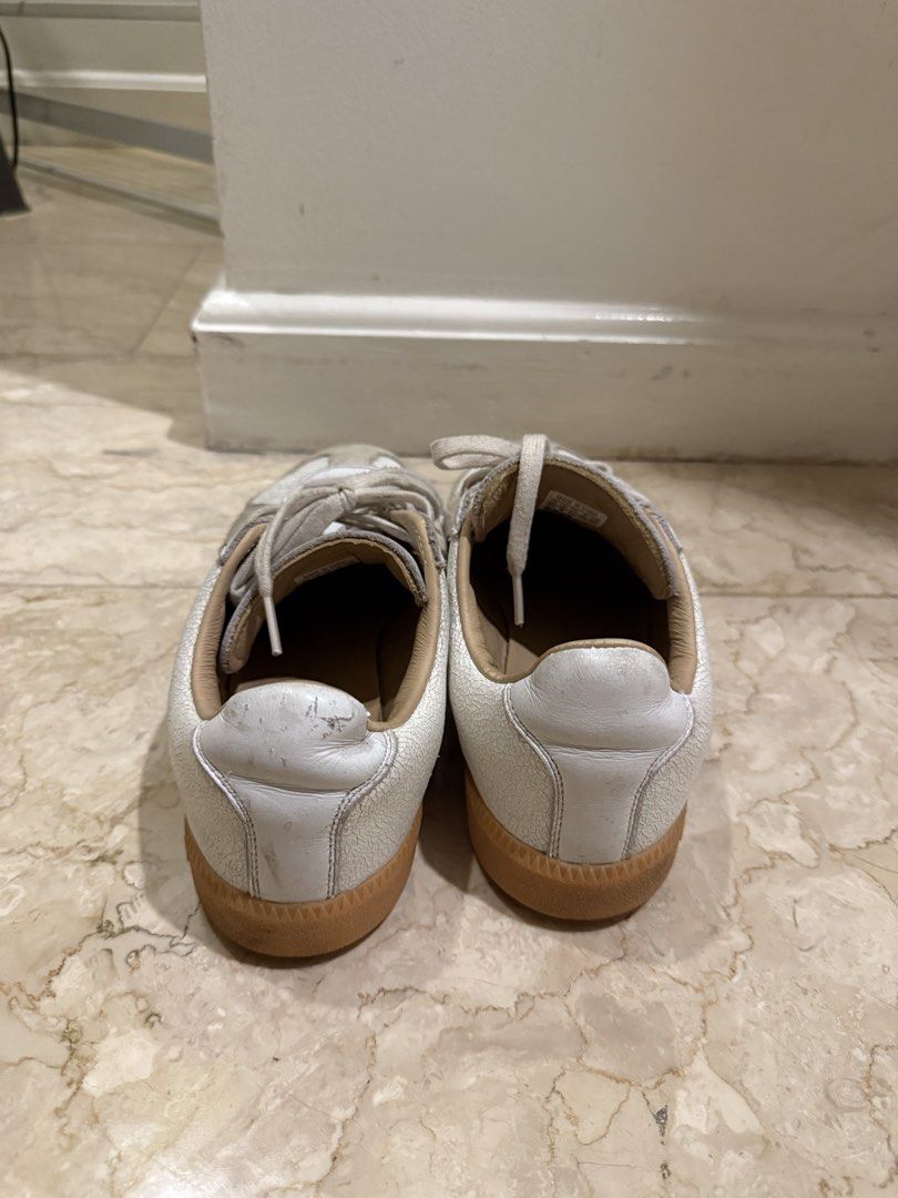 Adidas BW Army Lux (Category: Sneakers) located in Pasig City. Submitted by andre_suarez (Listing ID 1454152163, Image 3). Description: Adidas BW Army Lux. US 9.5 fits big. Cracked white leather. Complete local release (2025). Well used. .