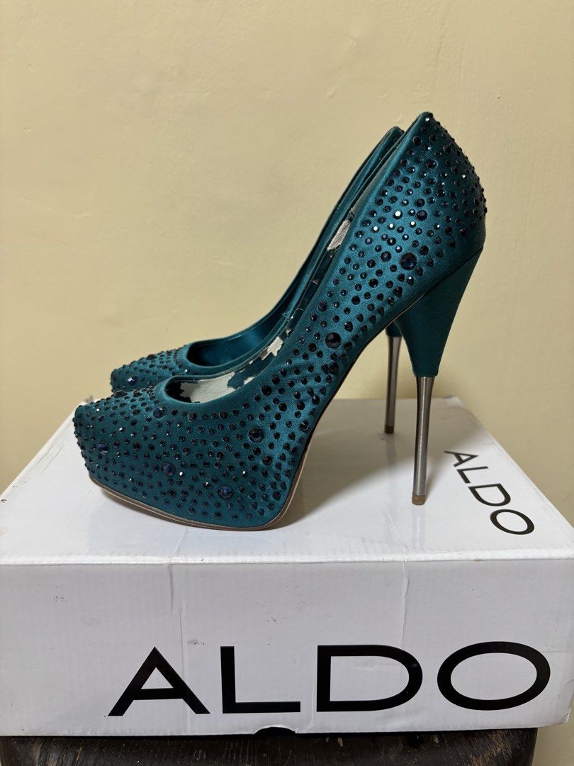 aldo teal pumps (Category: Heels) located in Paranaque City. Submitted by backburnt (Listing ID 1454163498, Image 2). Description: aldo teal crystal pumps - please see pictures for condition of the heels - selling for low bcs it’s already chipping inside, otherwise the exterior of the heels are still in good condition, complete crystals - with box - dm for questions.