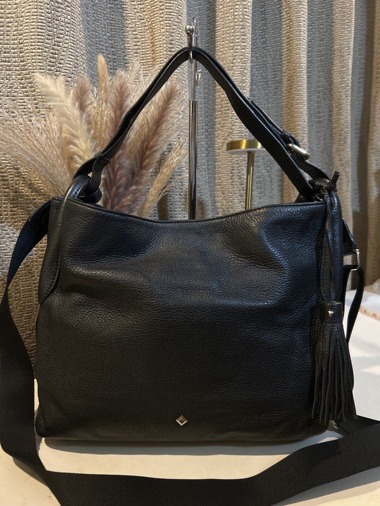 Alphard…Black Leather Hobo 2 way (Category: Shoulder Bags) located in Quezon City. Submitted by collsan (Listing ID 1454144021, Image 1). Description: .