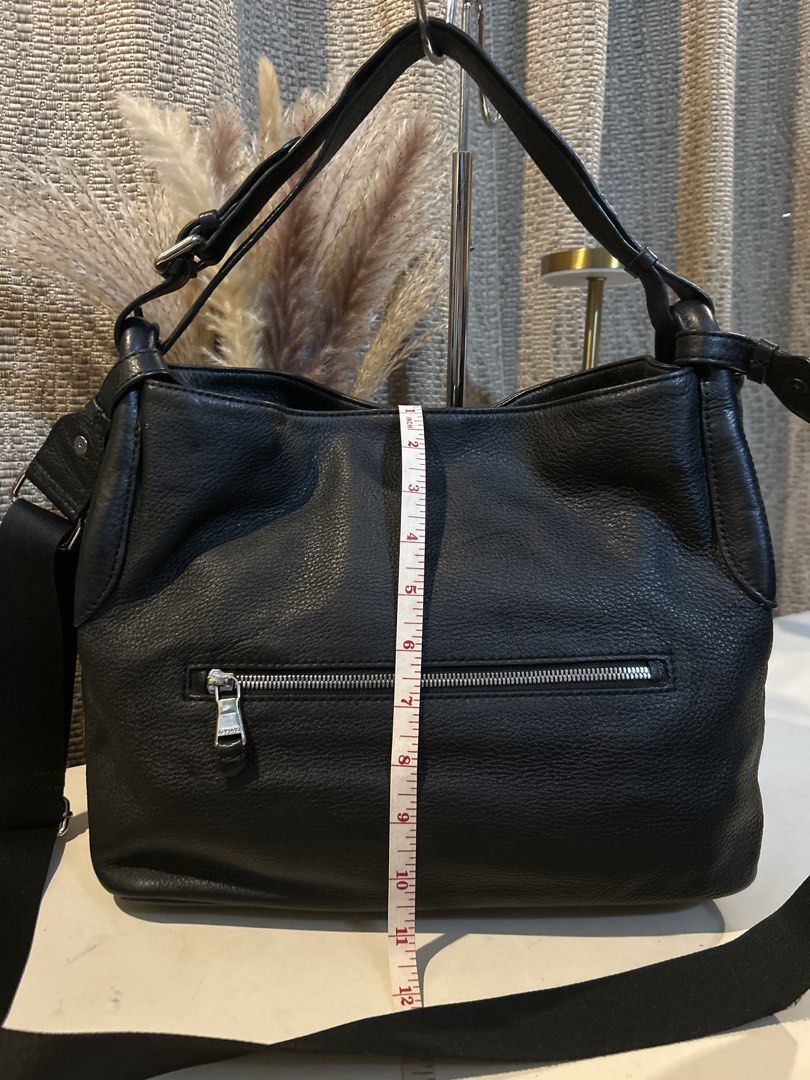 Alphard…Black Leather Hobo 2 way (Category: Shoulder Bags) located in Quezon City. Submitted by collsan (Listing ID 1454144021, Image 3). Description: .