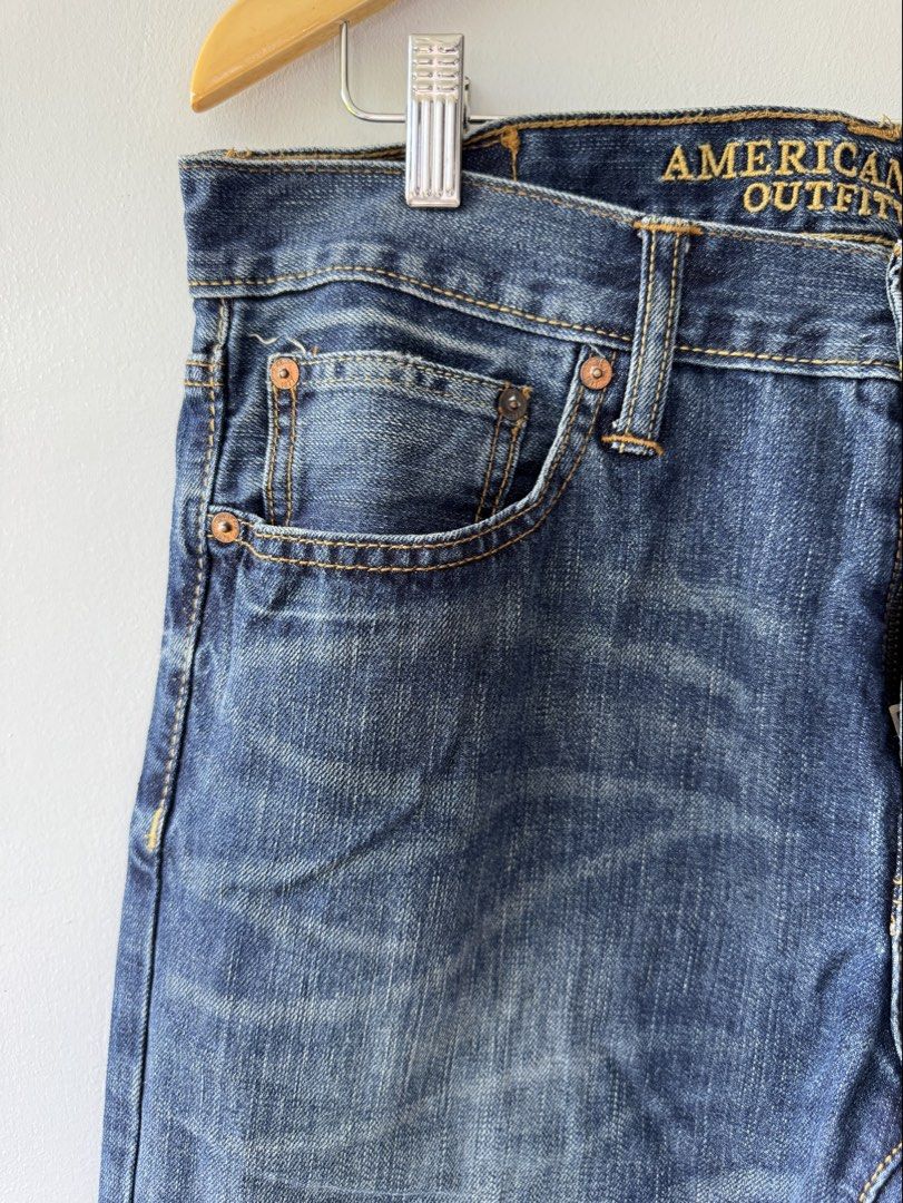 Authentic Men’s American Eagle Outfitters Jeans (Category: Jeans) located in Polangui. Submitted by prlvdbymnc_ (Listing ID 1454027597, Image 3). Description: - medium blue wash - classic straight-leg cut jeans Waist: upto 32” Length: 41” Actual color may differ slightly due to lighting. No returns or exchanges. All items are carefully checked before posting. MOP: Gcash MOD: J&T only Location: Albay.