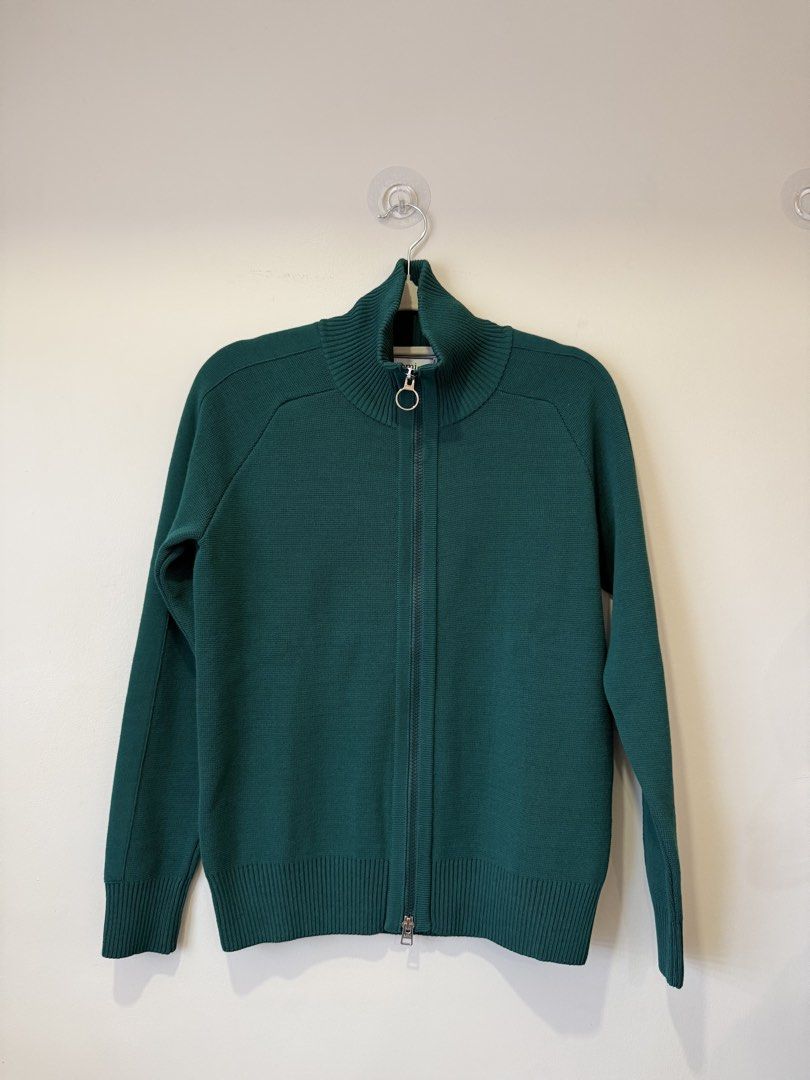 Ami Paris Zip Up Viscose Jacket (Category: Coats, Jackets and Outerwear) located in San Fernando. Submitted by archvst.selects (Listing ID 1454009442, Image 1). Description: E19K503.014 Authentic 💯 🖍️Dark Green 📏XS on tag 18x24 🔎Color Rate: 9.5/10 ₱6500 Excellent Condition, Good as new, No issue.