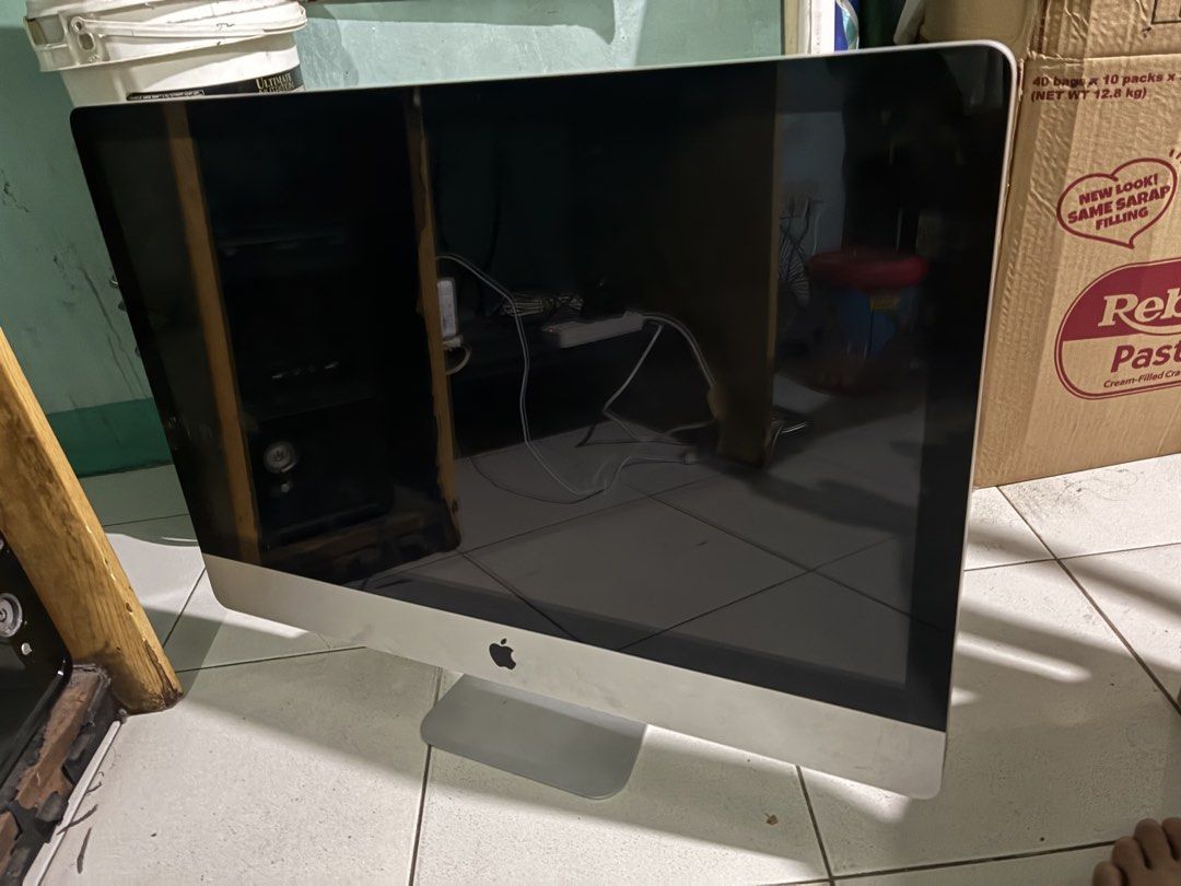 Apple iMac 2010 27 inches Desktop Computer (Category: Desktops) located in Manila. Submitted by evolveyour54284 (Listing ID 1454088981, Image 1). Description: No power good for parts out.