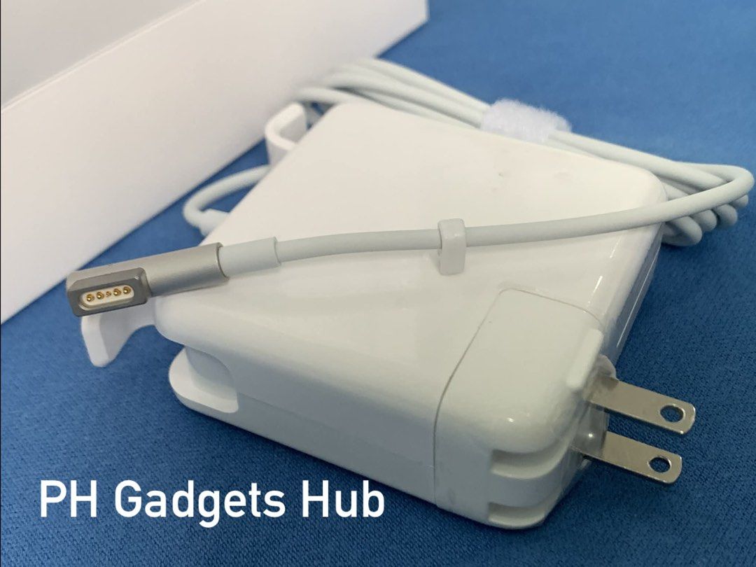 Apple MacBook 45W Charger 1st Generation (L tip) (Category: Chargers & Cables) located in San Juan City. Submitted by ph_gadgets_hub (Listing ID 1454184000, Image 1). Description: 💯% MacBook Air Charger 💯% MacBook Pro Charger The MacBook MagSafe 1st gen Adapter (L tip) efficiently charges at home, in the office, or on the go. It’s a compatible MacBook charger. 𝐅𝐋𝐀𝐒𝐇 𝐒𝐀𝐋𝐄🔥 ₱1,000 45W MacBook MagSafe 1st gen (L-Tip) Charger Brand New♥️ 