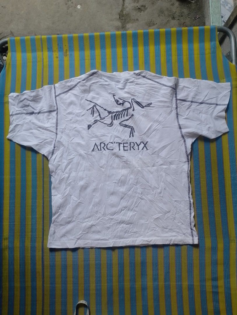 Arc'teryx Contrast stitching (Category: Activewear) located in Butuan. Submitted by waste_thrifted (Listing ID 1454065443, Image 1). Description: issue for this is minimal hairlines. but it still in good condition🤝.