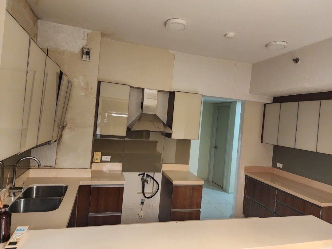 Arya Residences in BGC Taguig (Category: Apartments & Condos) located in Taguig. Submitted by brokerhanstaneo_09178038728 (Listing ID 1454122188, Image 3). Description: Arya Residences BGC condo Floor area: 150sqm with 1 parking 2br with 1 maids room. View facing swimming pool 40M unfurnished..