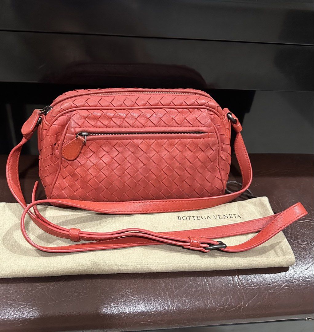 Authentic Bottega Veneta Crossbody (Category: Luxury Bags & Wallets) located in Las Pinas. Submitted by marshmallowmax (Listing ID 1454048908, Image 1). Description: Guaranteed Authentic! Slighty used like 9/10 condition, no flaws Small size L-9 x H-6” With dustbag.