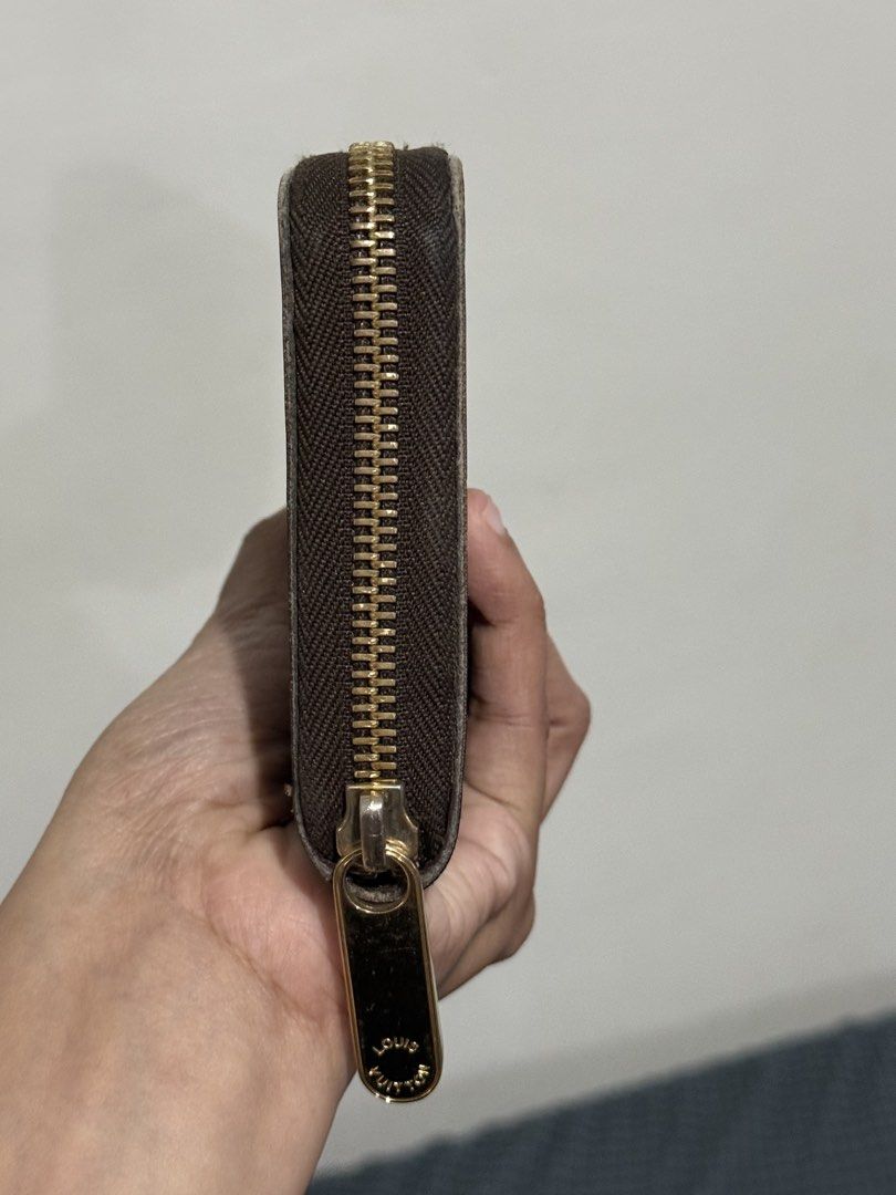 Authentic LV zippy wallet (Category: Wallets & Card Holders) located in Manila. Submitted by reg08 (Listing ID 1454028647, Image 3). Description: .
