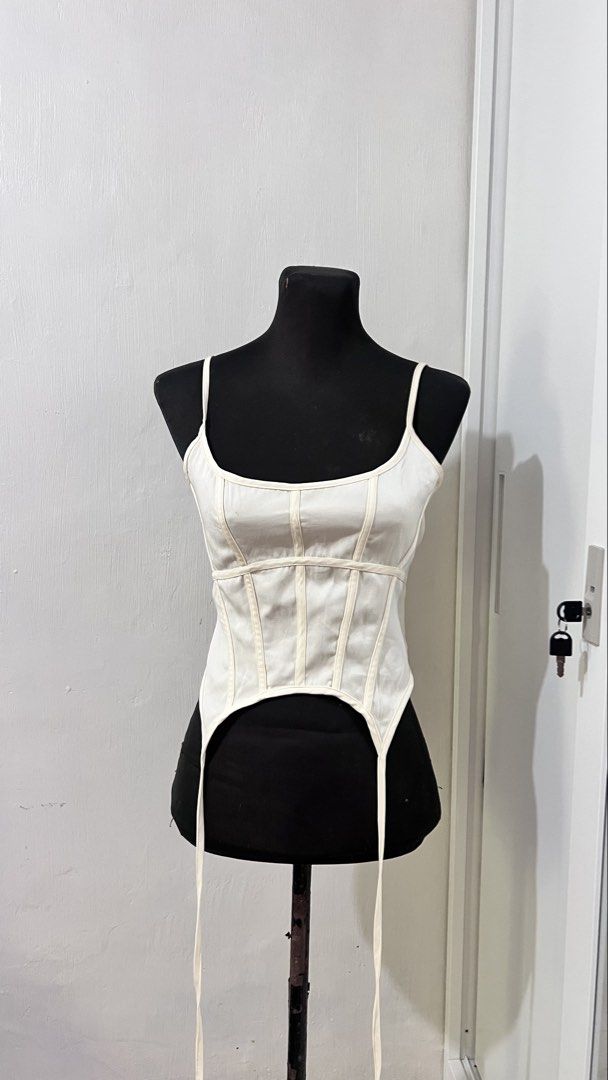 AUTHENTIC PrettyLittleThing White Corset Top with Straps (Category: Sleeveless) located in Santa Rosa. Submitted by erimei (Listing ID 1454128859, Image 1). Description: ⟡ no flaws ⟡ brandnew/never worn ⟡ can fit s to medium ⟡ rfs: decluttering.