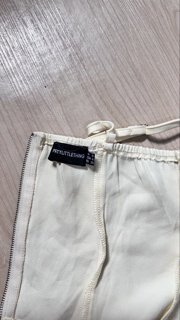 AUTHENTIC PrettyLittleThing White Corset Top with Straps (Category: Sleeveless) located in Santa Rosa. Submitted by erimei (Listing ID 1454128859, Image 2). Description: ⟡ no flaws ⟡ brandnew/never worn ⟡ can fit s to medium ⟡ rfs: decluttering.