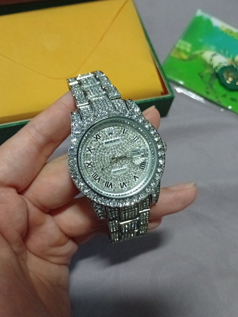 Automatic watch (Category: Men's Watches) located in Singapore. Submitted by bugkiller826 (Listing ID 1454035015, Image 2). Description: comes w box brand new. not for fussy buyers. wysiwyg! fast deal i can do $200. .