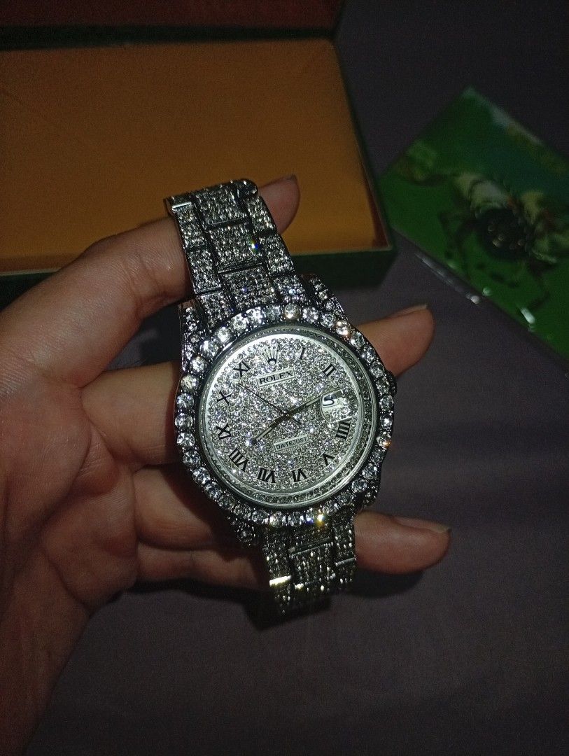 Automatic watch (Category: Men's Watches) located in Singapore. Submitted by bugkiller826 (Listing ID 1454035015, Image 1). Description: comes w box brand new. not for fussy buyers. wysiwyg! fast deal i can do $200. .