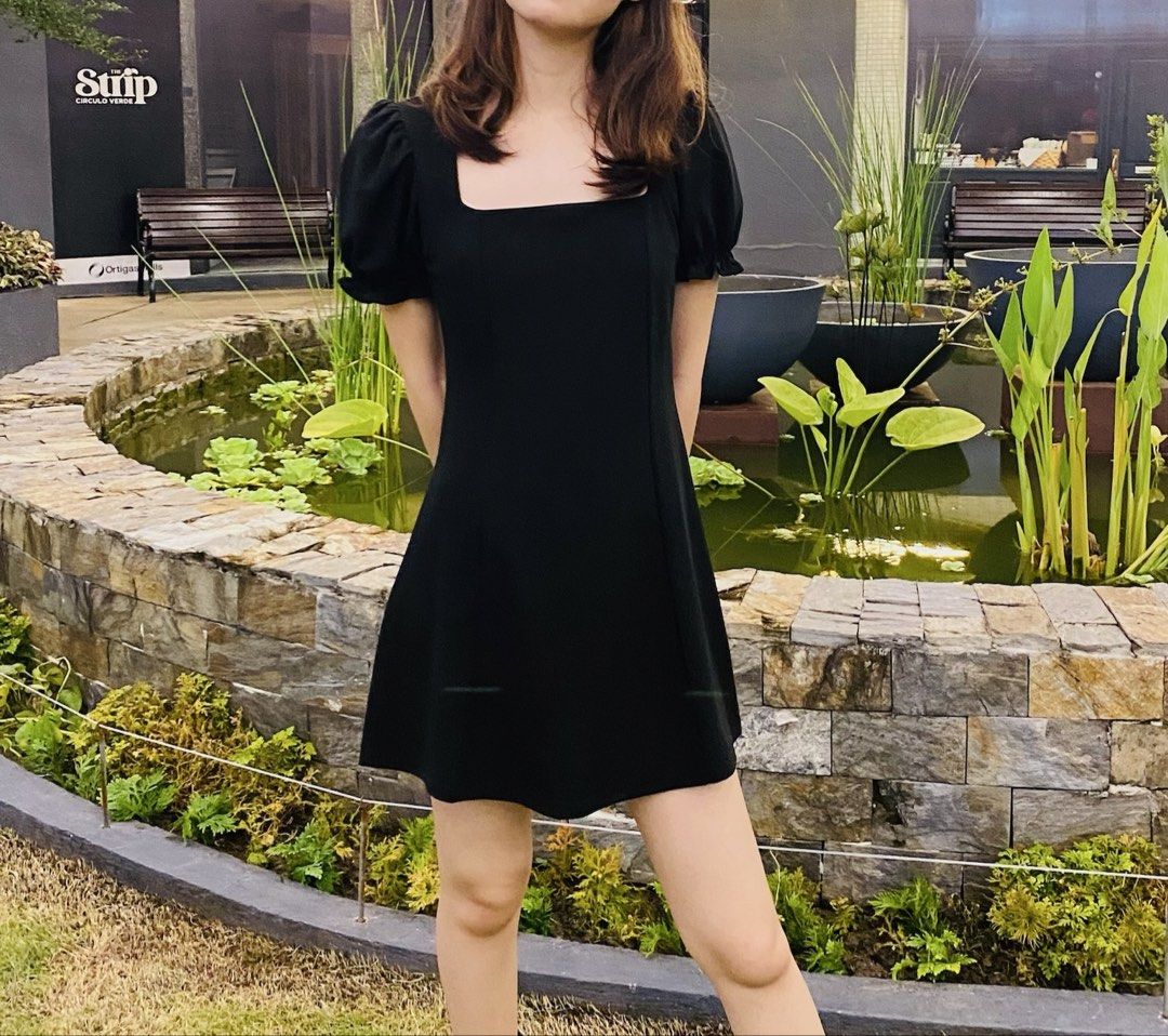 Babydoll Black Mini Dress (Category: Dresses) located in Pasig City. Submitted by kitcatss (Listing ID 1454170179, Image 3). Description: 🖤 BABYDOLL BLACK MINI DRESS 🖤 Brand: 🍊app Original price: ₱700 *excellent condition *no major flaws (properly stored) *personal buy (ww pics posted) Mop: gcash/ paymaya Mod: j&t/ lalamove (sf shoulder by buyer) Rfs: decluttering (used only 3x).