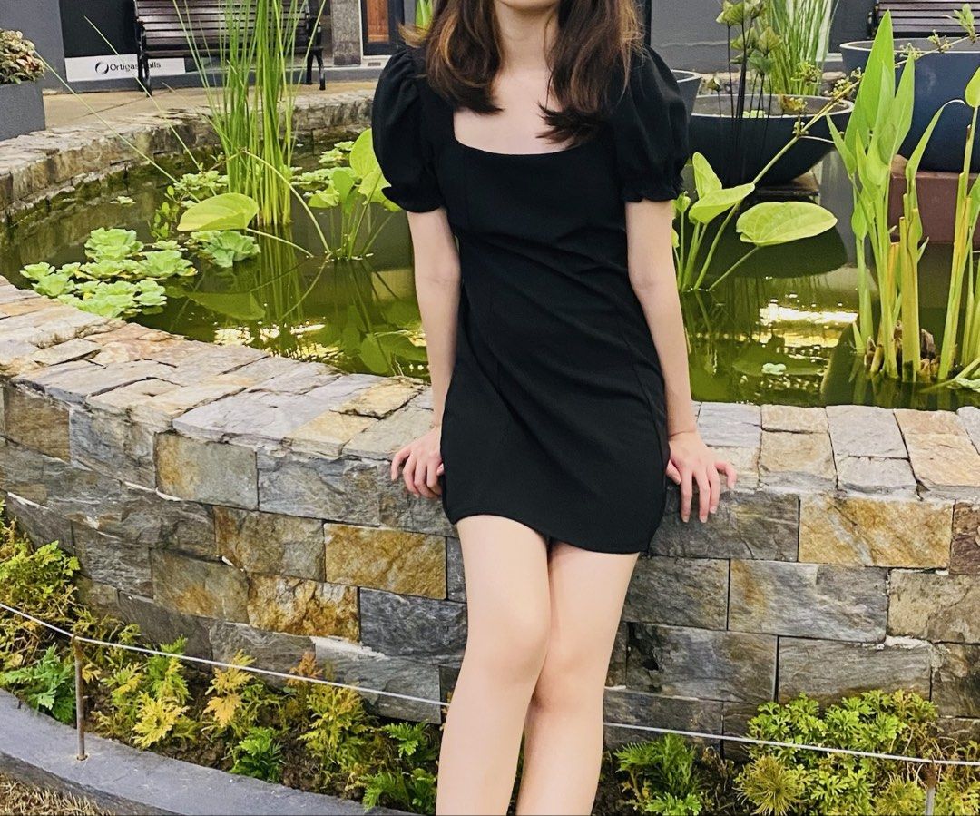 Babydoll Black Mini Dress (Category: Dresses) located in Pasig City. Submitted by kitcatss (Listing ID 1454170179, Image 2). Description: 🖤 BABYDOLL BLACK MINI DRESS 🖤 Brand: 🍊app Original price: ₱700 *excellent condition *no major flaws (properly stored) *personal buy (ww pics posted) Mop: gcash/ paymaya Mod: j&t/ lalamove (sf shoulder by buyer) Rfs: decluttering (used only 3x).