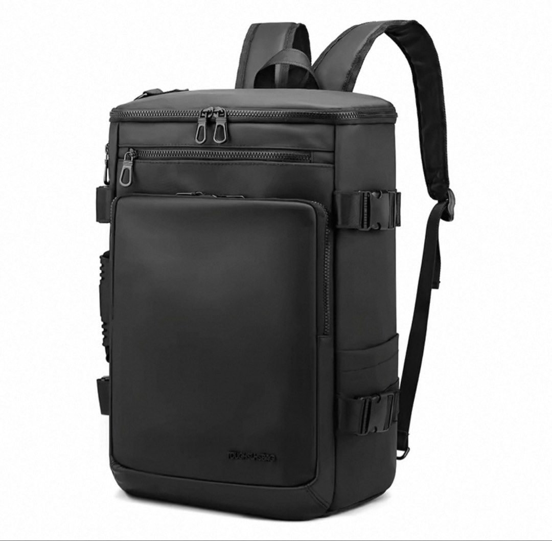 Backpack (Category: Backpacks) located in Singapore. Submitted by kibo0o0 (Listing ID 1454063857, Image 3). Description: Multiway laptop backpack Waterproof .