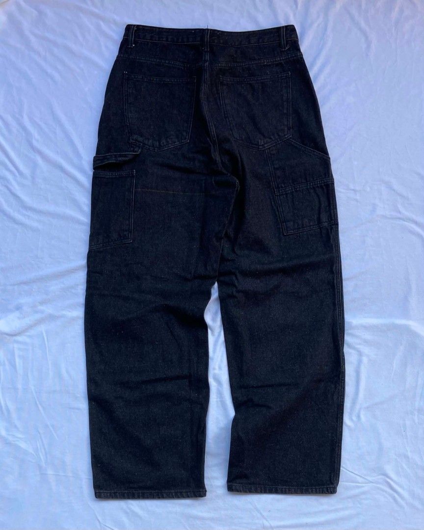 Baggy Double Knee Carpenter Pants (Category: Jeans) located in General Santos City (Dadiangas). Submitted by seventythirdpick (Listing ID 1454036161, Image 2). Description: Size. 32 best fit waistline 43 length 10 leg opening 14 thigh excellent.