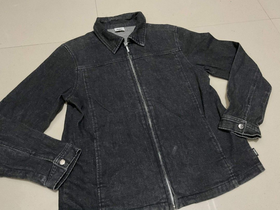 BeBe Vintage Denim Jacket (Category: Coats, Jackets and Outerwear) located in Rosario. Submitted by tocus (Listing ID 1454123778, Image 2). Description: no issue .