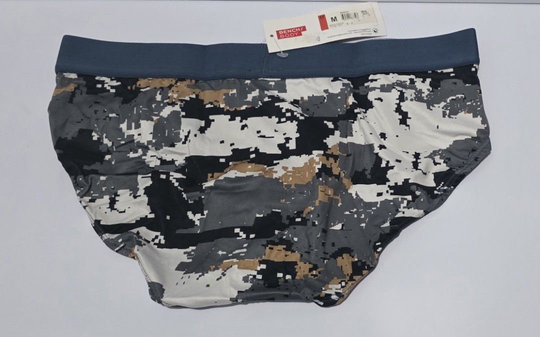 BENCH Body Men's Hipster Brief (Category: Underwear) located in Pasig City. Submitted by dolliesandpastels (Listing ID 1454141042, Image 2). Description: Brand New MEDIUM.
