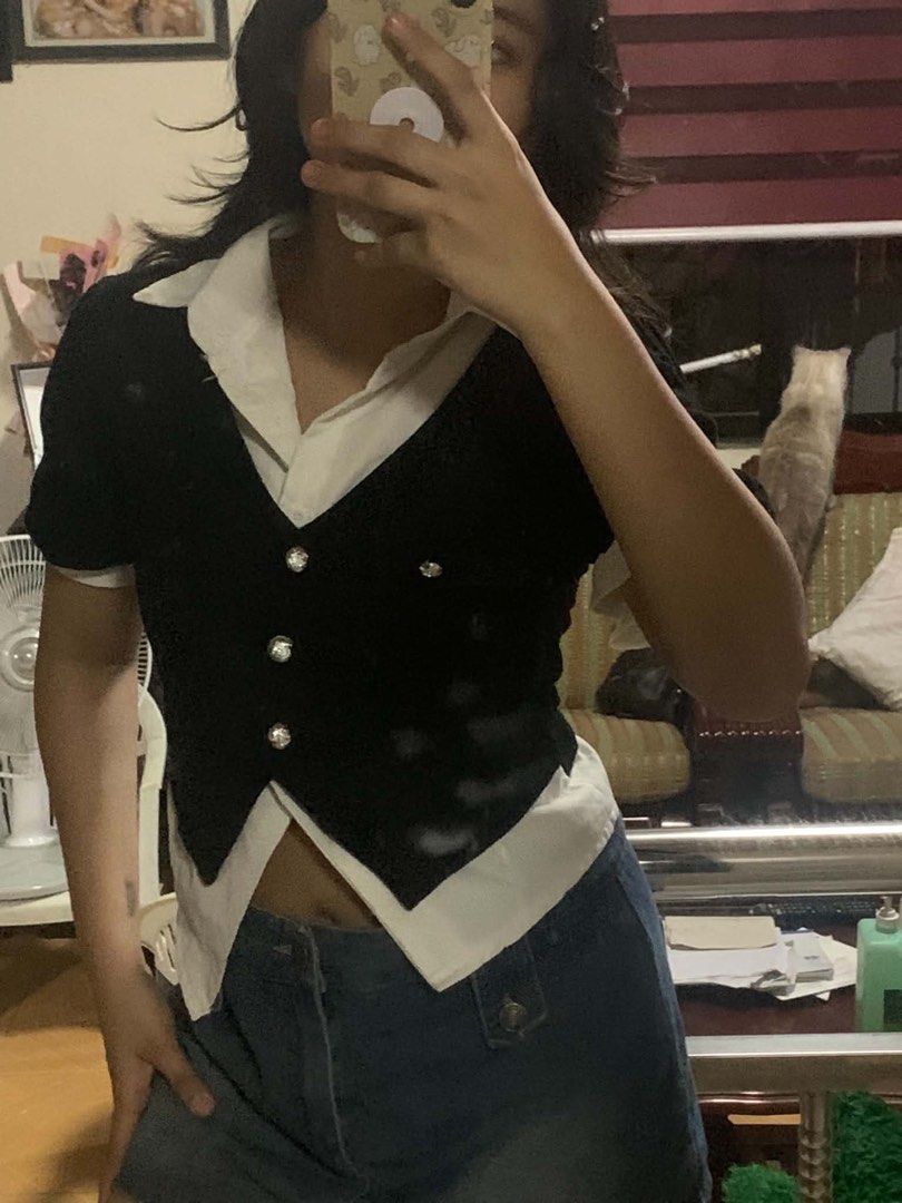 Black and White Collared Cropped Top formal top (Category: Blouses) located in Porac. Submitted by readmyaboutfirst (Listing ID 1454089614, Image 2). Description: s-m.