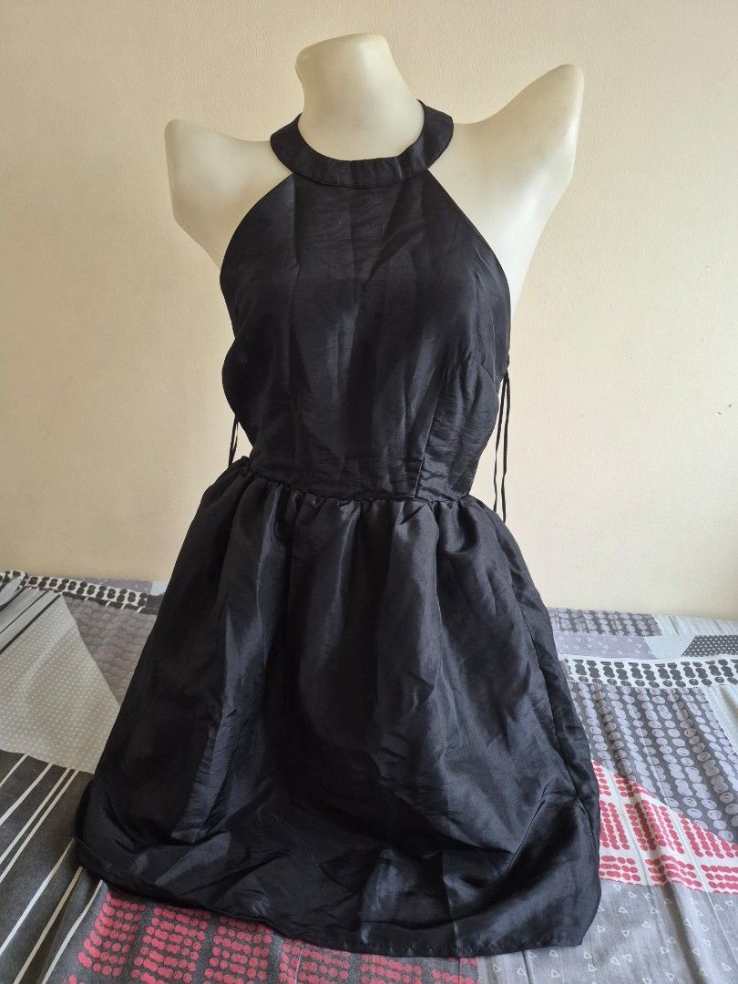 Black Halter Neck Dress with Tie Back (Category: Dresses) located in Pasig City. Submitted by ces.maranan16 (Listing ID 1454089268, Image 1). Description: - Elegant black halter neck dress - Flowy skirt with a beautiful sheen - Elasticated waist with adjustable tie-back detail - Ideal for parties, nights out, or special occasions - Tag still attached - Estimated size: Small to Medium (S/M).