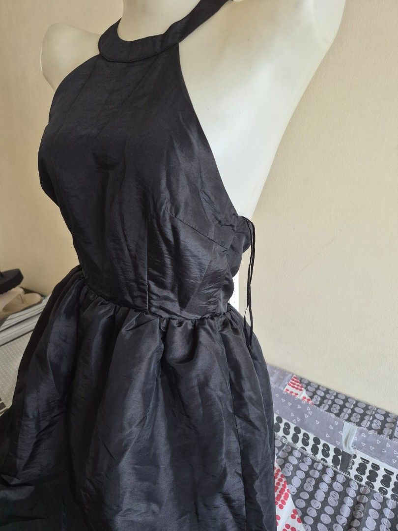 Black Halter Neck Dress with Tie Back (Category: Dresses) located in Pasig City. Submitted by ces.maranan16 (Listing ID 1454089268, Image 2). Description: - Elegant black halter neck dress - Flowy skirt with a beautiful sheen - Elasticated waist with adjustable tie-back detail - Ideal for parties, nights out, or special occasions - Tag still attached - Estimated size: Small to Medium (S/M).