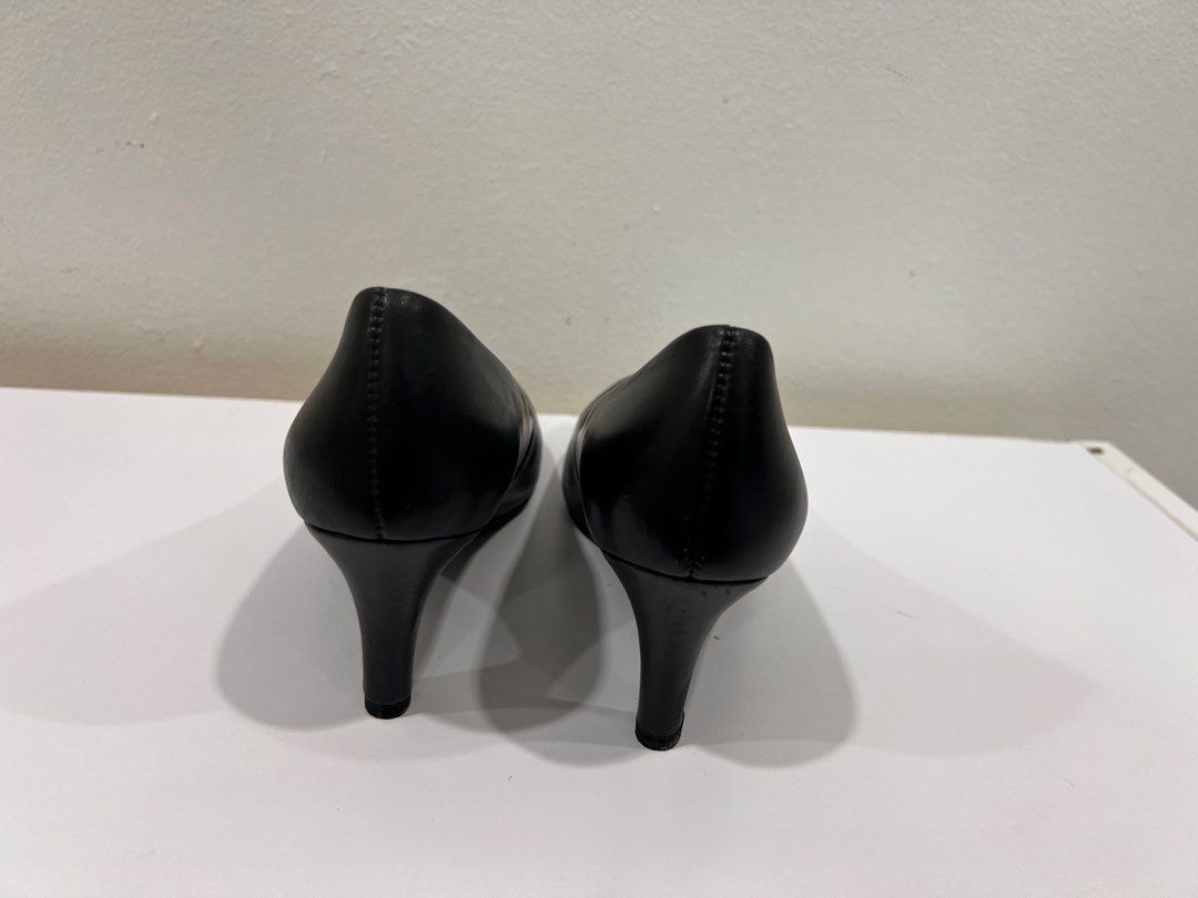 Black heels (Category: Heels) located in Manila. Submitted by threadtressure (Listing ID 1454104094, Image 3). Description: Outland black round heels. Size 5. Not worn, perfect for school or work Condition: 9/10 No issues.