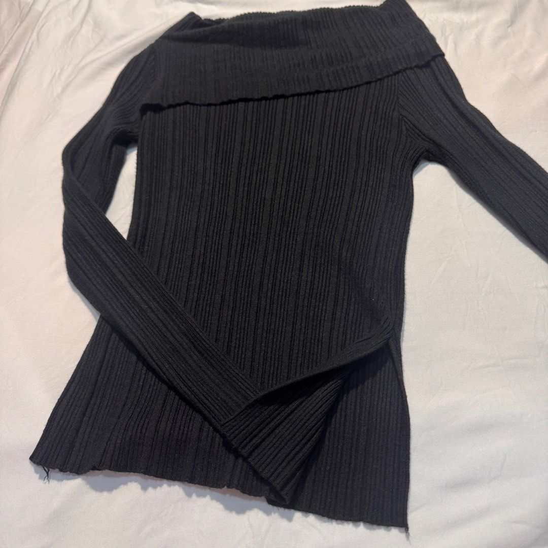 Black Off-Shoulder Ribbed Long Sleeve Sweater (Category: Longsleeves) located in Rizal. Submitted by zlaaa_ (Listing ID 1454177603, Image 3). Description: - Black ribbed knit sweater - Off-shoulder neckline - Long sleeves - Fitted silhouette - Side split hem - Versatile for dressing up or down - Ideal for cooler weather 📍Loc: Rod. Rizal 🚚 MOD: J&T, Lalamove (buyer shoulders shipping) 💳 MOP: Gcash, Maribank, or Bank Transfer ❗️Payment First Swi