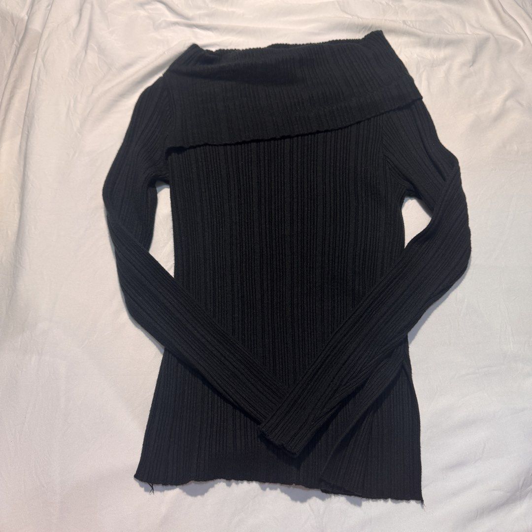 Black Off-Shoulder Ribbed Long Sleeve Sweater (Category: Longsleeves) located in Rizal. Submitted by zlaaa_ (Listing ID 1454177603, Image 2). Description: - Black ribbed knit sweater - Off-shoulder neckline - Long sleeves - Fitted silhouette - Side split hem - Versatile for dressing up or down - Ideal for cooler weather 📍Loc: Rod. Rizal 🚚 MOD: J&T, Lalamove (buyer shoulders shipping) 💳 MOP: Gcash, Maribank, or Bank Transfer ❗️Payment First Swi