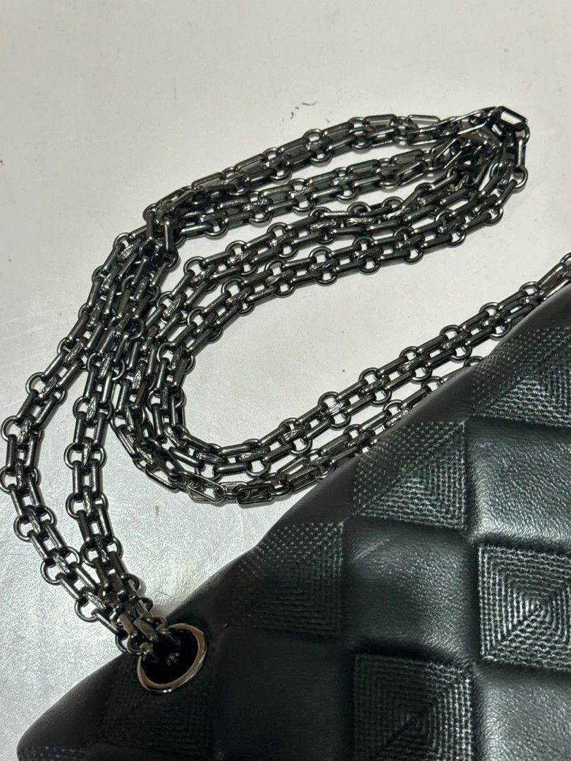 Black Quilted Leather Chain Shoulder Bag (Category: Shoulder Bags) located in Pasig City. Submitted by chaiselects (Listing ID 1454158846, Image 2). Description: .
