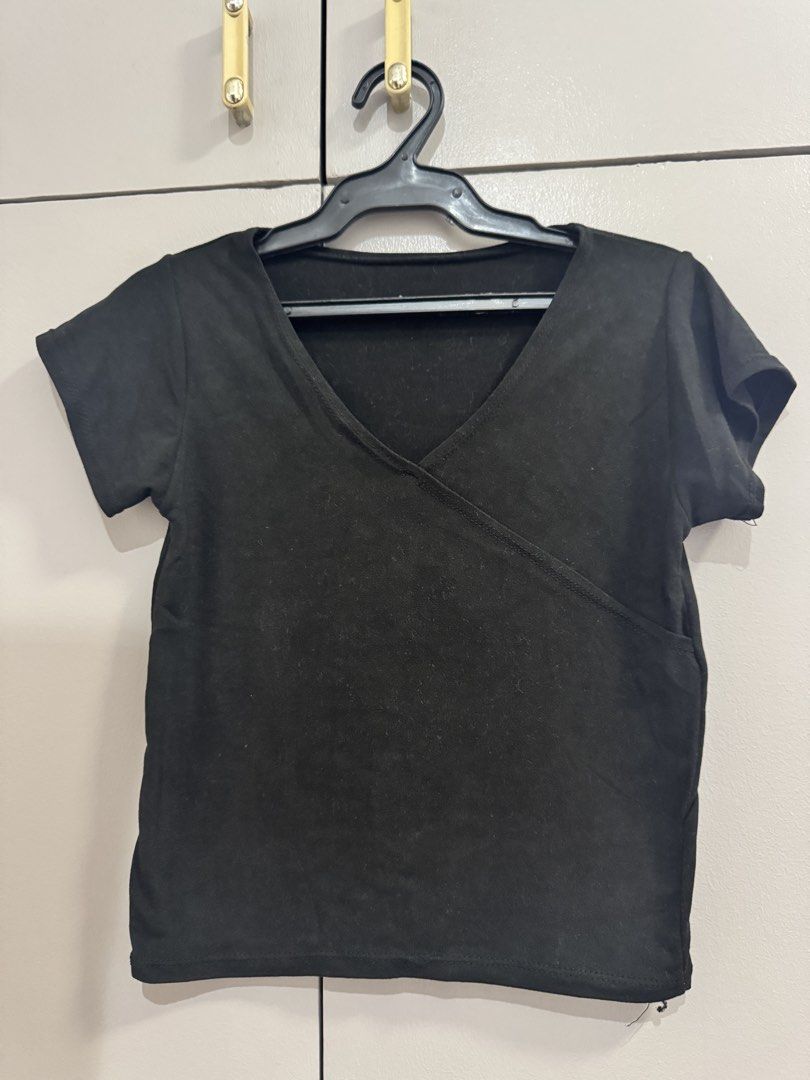 Black V-Neck Wrap Design Crop Top (Category: Blouses) located in Quezon City. Submitted by jaebaeee (Listing ID 1454138024, Image 1). Description: Staple piece - Basic black crop top - V-neck wrap style - Fits XS-S - Stretchy - Versatile for casual or dressed-up looks.