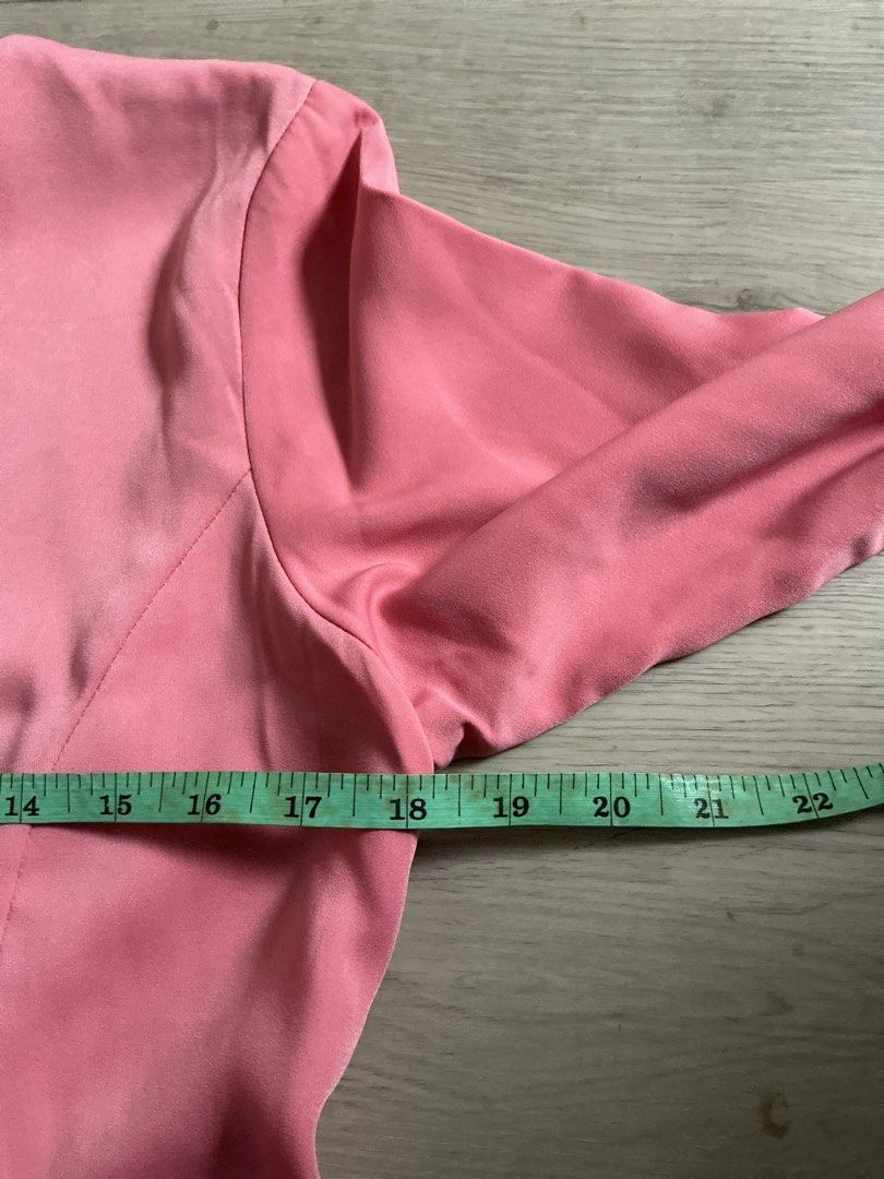 Blouse (Category: Blouses) located in Singapore. Submitted by almushu (Listing ID 1454095897, Image 4). Description: Smartpac mail $3 Collect AMK Ave 10 Blk 463.