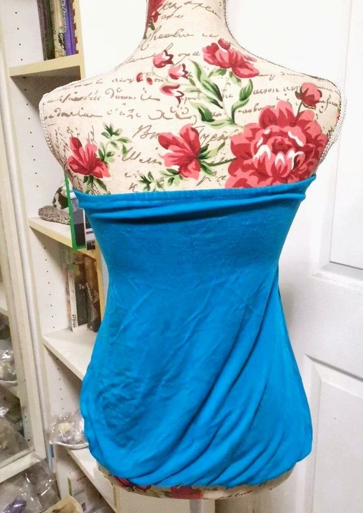 Blue Tube Top (Category: Longsleeves) located in Manila. Submitted by faiirytale (Listing ID 1454051915, Image 3). Description: - Color: Vibrant Blue - Style: Tube Top - Size: Medium (EU 38 / UK 10 / US 6) - Features: Flattering ruched detail at the bust - Material: Soft and stretchy fabric - Condition: Excellent, pre-loved.