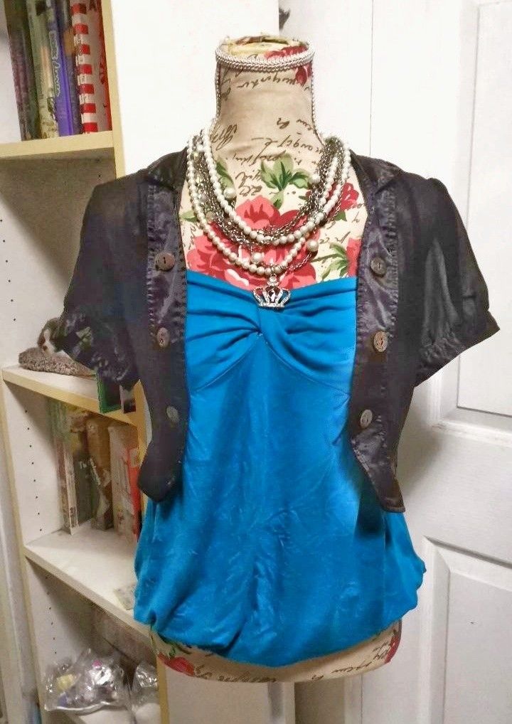 Blue Tube Top (Category: Longsleeves) located in Manila. Submitted by faiirytale (Listing ID 1454051915, Image 1). Description: - Color: Vibrant Blue - Style: Tube Top - Size: Medium (EU 38 / UK 10 / US 6) - Features: Flattering ruched detail at the bust - Material: Soft and stretchy fabric - Condition: Excellent, pre-loved.