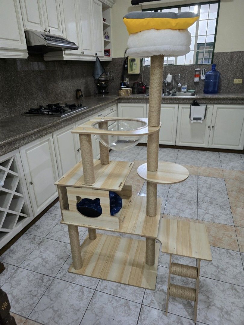 CAT PLAY TOWER (Category: Homes & Other Pet Accessories) located in Caloocan City. Submitted by mluck (Listing ID 1454084570, Image 1). Description: .