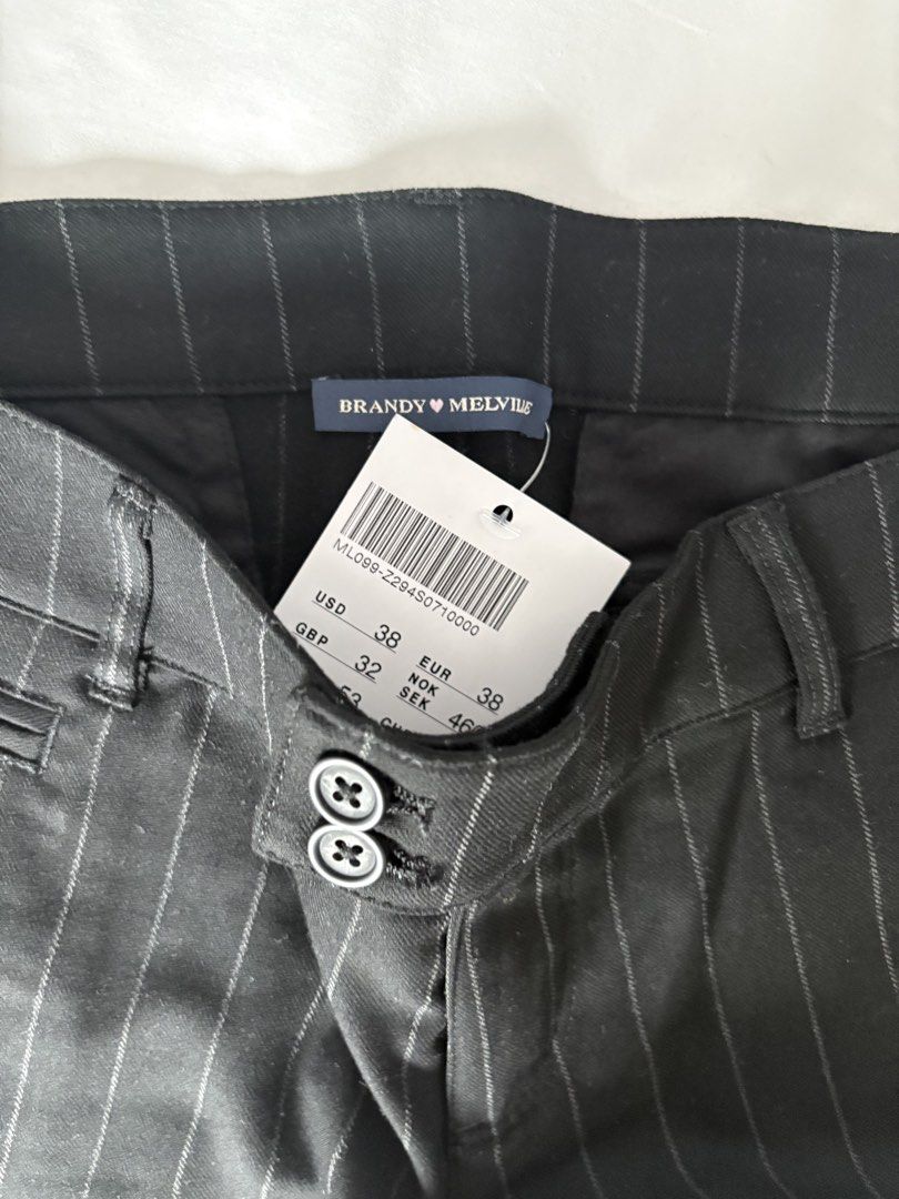 Brandy Melville Black Pinstripe Shorts (Category: Shorts) located in Makati City. Submitted by argatant (Listing ID 1454069842, Image 2). Description: - BRAND NEW WITH TAG ‼️‼️‼️ Brandy Melville black pinstripe shorts - Double button closure at the front - Two front pockets - Two back pockets - Versatile for casual or dressed-up looks - Size: fits S - M.