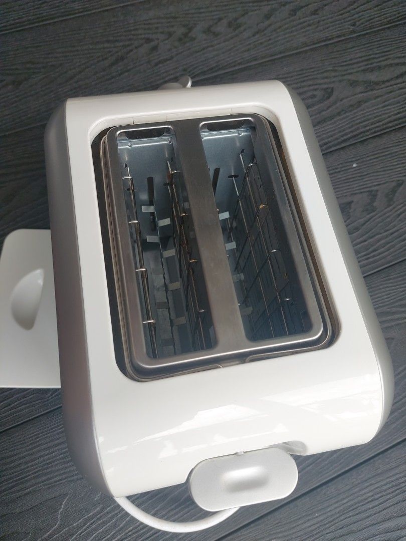 Bread Toaster (Category: Ovens & Toasters) located in Singapore. Submitted by precious_thought (Listing ID 1454041571, Image 5). Description: - Electrolux toaster - Stylish white and silver design - Adjustable browning control for perfect toast - Good working condition - Self collect .