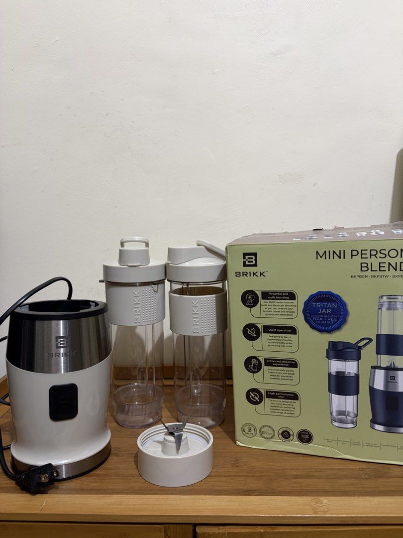 Brikk - Mini Personal Blender (Category: Juicers, Blenders & Grinders) located in Manila. Submitted by aj1429 (Listing ID 1454048608, Image 1). Description: .