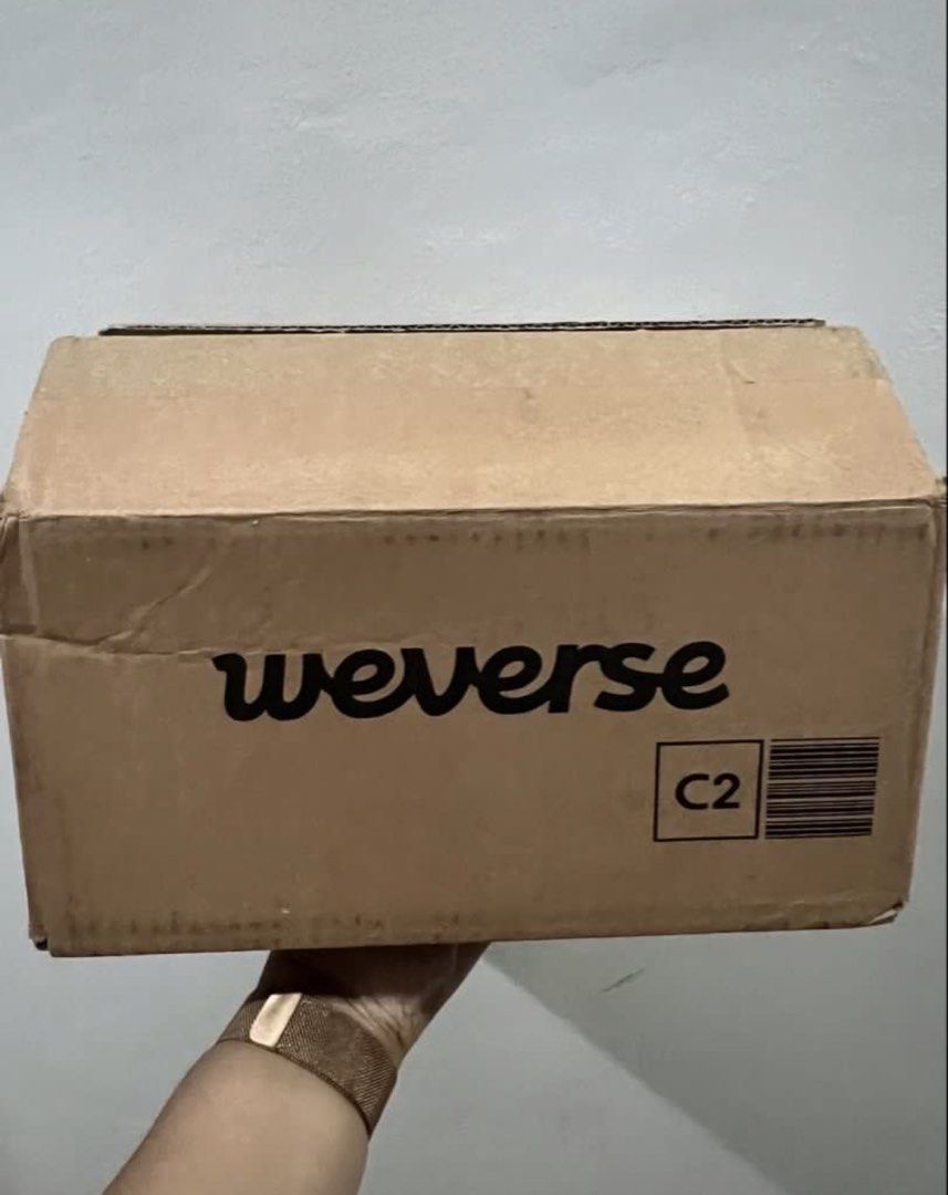 BTS Army Bomb (Category: K-Wave Merchandise) located in Quezon City. Submitted by worldofC (Listing ID 1454022380, Image 3). Description: Brand new On hand Bought from Weverse.