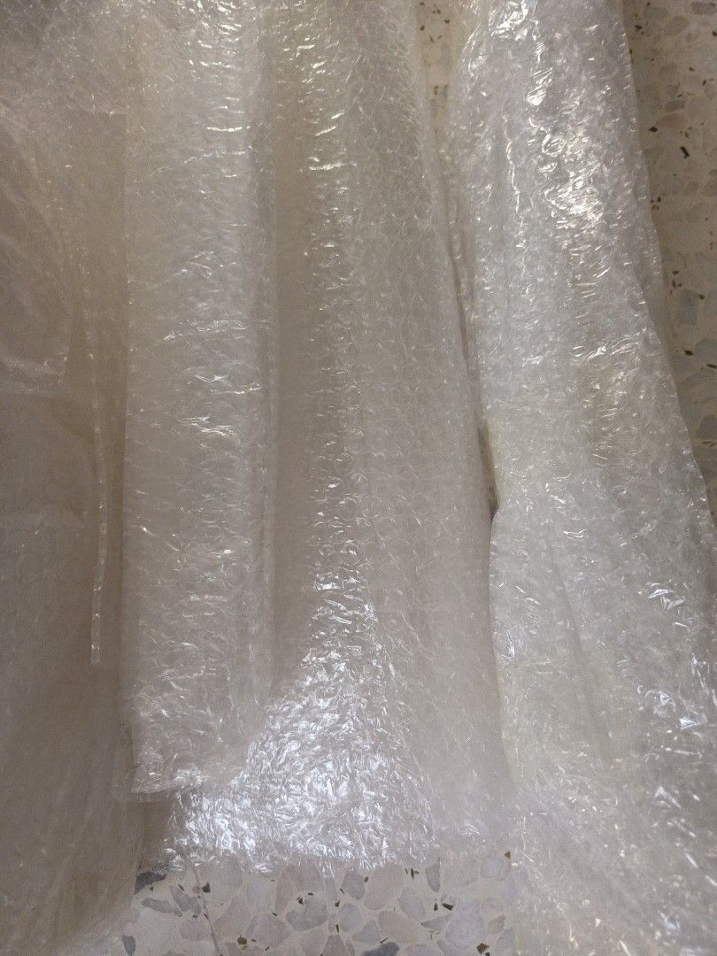 Bubble wrap (Category: Everything Else) located in Singapore. Submitted by csp000 (Listing ID 1454068172, Image 2). Description: - Bubble wrap available. used but clean - Ideal for shipping and moving - Protects items from damage ard 1 large shopping bag's worth. umbrella not included. self collect from my unit near Redhill mrt.