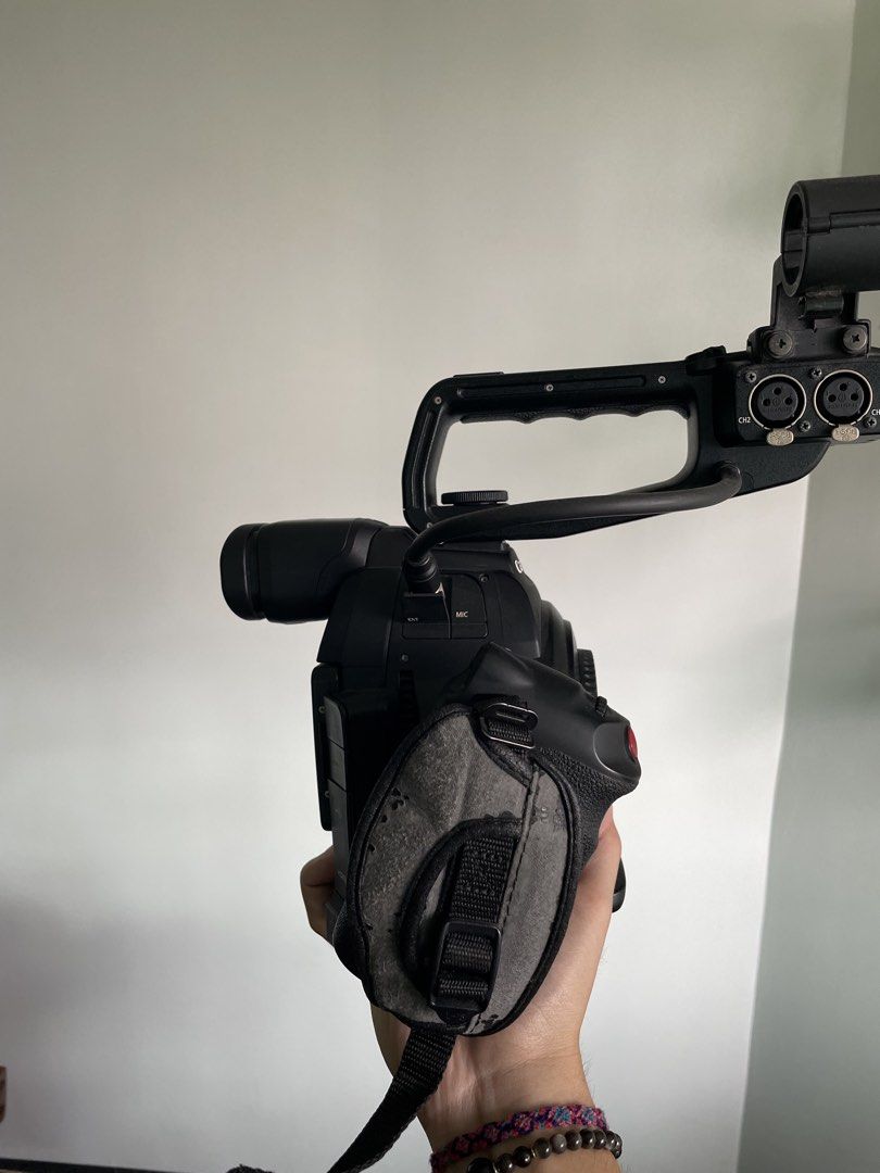Canon EOS C100 Mark II Cinema Camera Body (Category: Video Cameras) located in Manila. Submitted by cs5451 (Listing ID 1454082455, Image 3). Description: Canon EOS C100 Mark II Cinema Camera Body Selling my personal Canon C100 Mark II. If you’ve been looking for one, you probably already know why this camera has such a good reputation. Still one of the most reliable cinema cameras out there - great colors, built-in ND, excellent battery life. Com