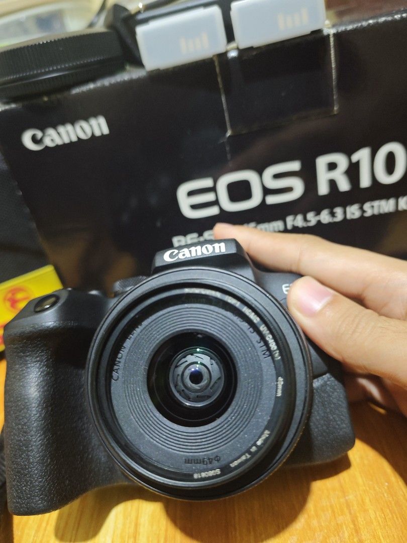 Canon EOS R10 Mirrorless Camera RF-S 18-45mm Lens Kit (Category: Cameras) located in Manila. Submitted by msbhaveria99212 (Listing ID 1454019018, Image 2). Description: (Negotiable) Goods for New/Starting Photography Friendly and easy to use. Can meet Any Lrt or Mrt Station Or Via lalamove 24.2MP sensor, 23 fps electronic shooting, and oversampled 4K video You is what you get: -Mirrorless with 15-45mm (kitlens) with Strap -2 original Battery -Cha