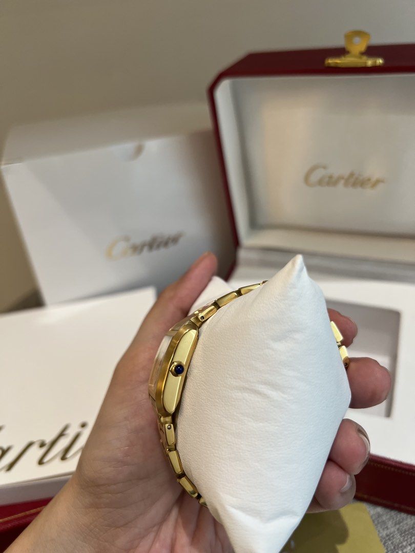 Cartier Tank Francaise (Category: Luxury Watches) located in Pasig City. Submitted by declutterwithme11 (Listing ID 1454039725, Image 3). Description: - Cartier Tank Francais - Japan preloved but NGA hence the price 🇯🇵 - Adjusted links - Complete inclusions. Slightly damaged white paper box. I won’t accept returns/refunds, so please triple check the item before buying. DM me for more detailed photos..