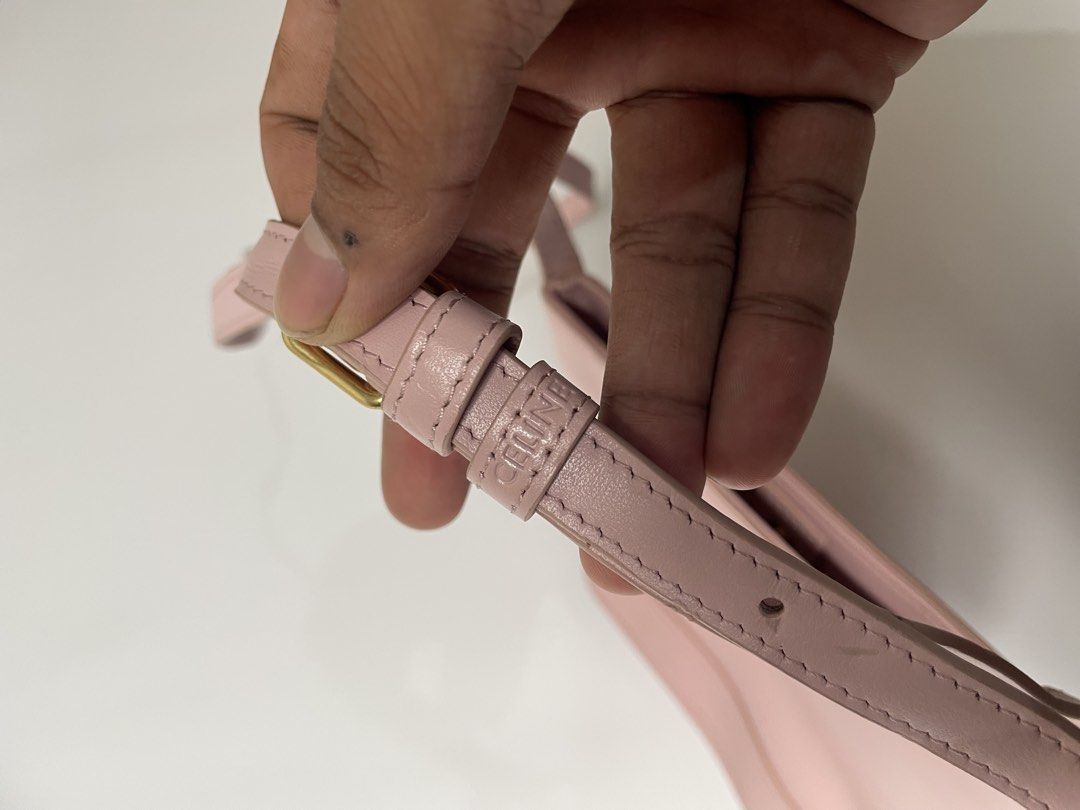 Celine sling pouch pinkyy (Category: Luxury Bags & Wallets) located in Urdaneta. Submitted by northdrops_asian (Listing ID 1454085261, Image 3). Description: Excellent .