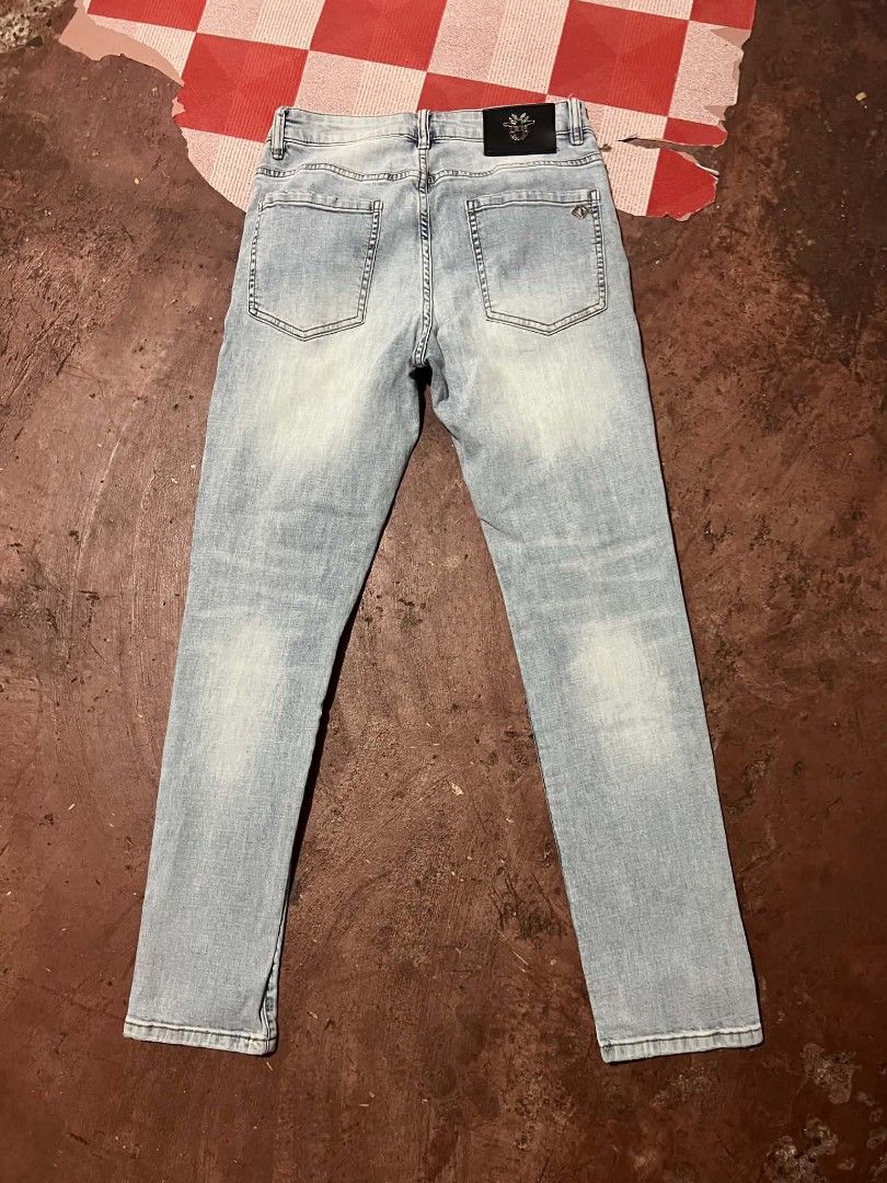 Christian Dior (Category: Jeans) located in Zamboanga. Submitted by alminajammang19 (Listing ID 1454008594, Image 2). Description: thrifted item Christian Dior. size 31.